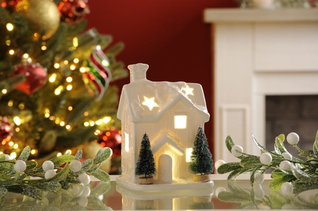16Cm Bo Lit Porcelain White House With Trees