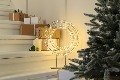 45Cm Dewdrop Wreath On Stand - 720 Warm White Led