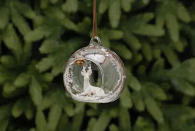 CN 8Cm Clear Glass Open Ball With White Deer Inside