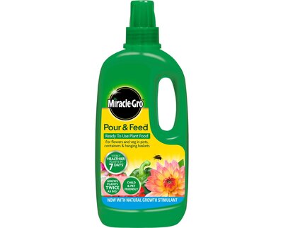 Miracle-Gro Pour & Feed Ready To Use Plant Food 1Lt