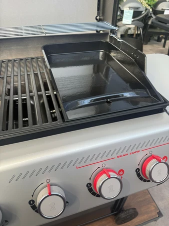 Spirit E-425 with Plancha - image 3